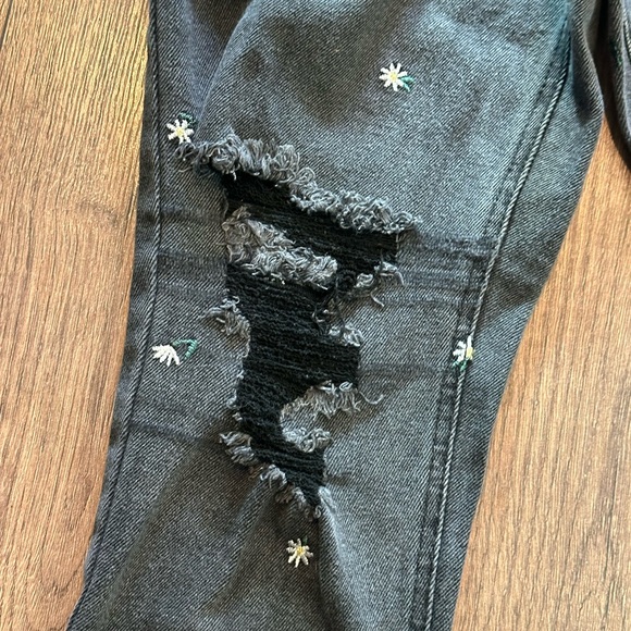 Tinseltown Juniors Distressed Jeans - Picture 5 of 7